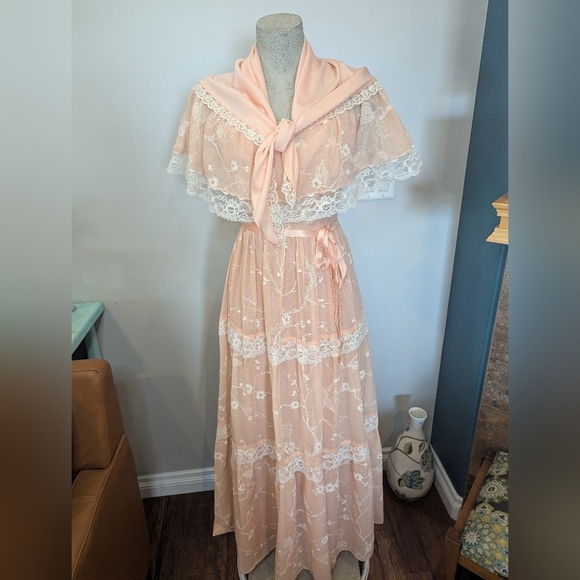 Vintage 1970s Peach & Ivory Prairie, Cottagecore, Maxi Dress & Shawl Sz 6 - Picture 4 of 17